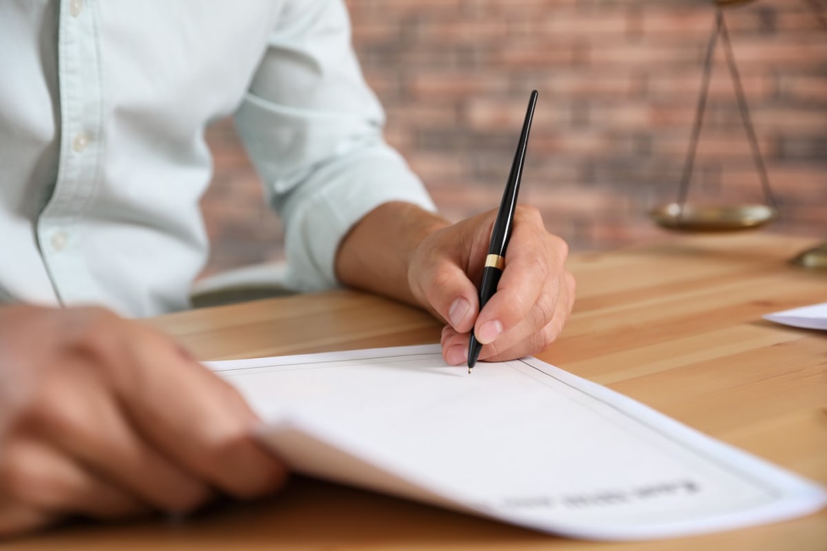 man-signing-contract Man signing contract