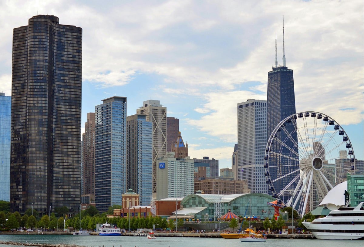 a photo of buildings in downtown Chicago