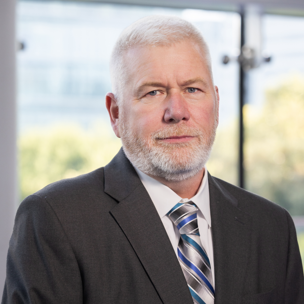 A headshot of Paul McElhaney.