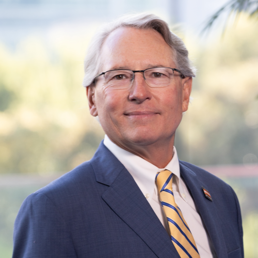 A headshot of Robert Garland.