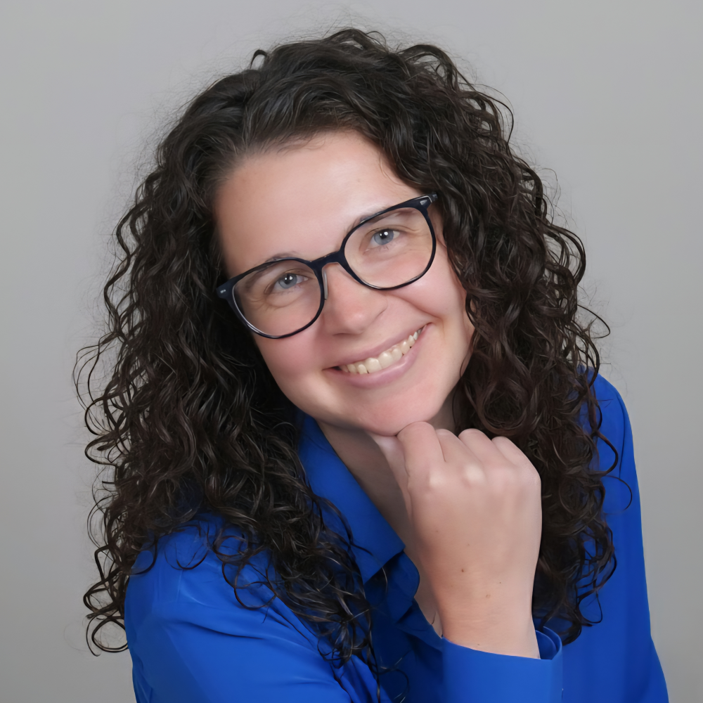 A headshot of Stephanie Graves.