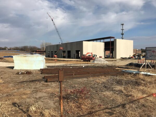 Storage space located in an area. Behind the storage space we can see the blue sky and below it the ground. 